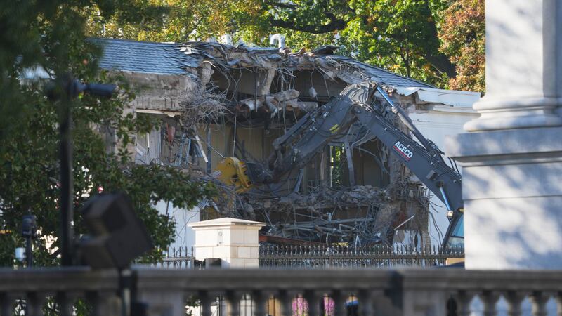Inician demolición en Ala Este de la Casa Blanca para construir salón de baile por orden de Trump