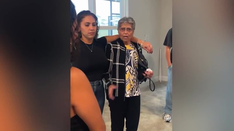 Hispana de 92 años muere tras ser impactada por un vehículo después de salir de un juego de...