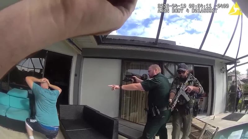 Arrestan a candidato a gobernador por presuntamente pegarle a sus padres, entre otros cargos y...