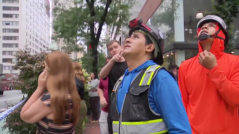 Obreros hispanos cuentan cómo se doblaron columnas de un edificio donde trabajaban en Manhattan
